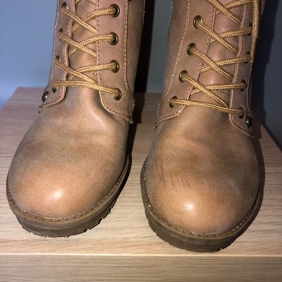 Guess Gasin Hiker Boots Side Zipper Size 8 1/2” Faux Leather. - Picture 3 of 13